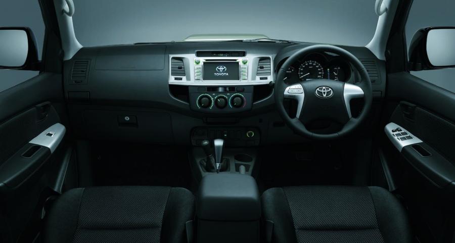  Toyota HiLux Invincible 2013 года  (фото 3 из 15)